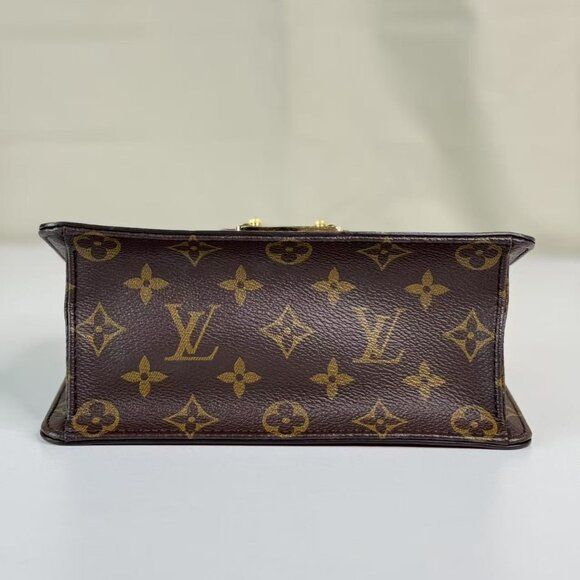 Louis Vuitton Red Wynwood Handbag Monogram Vernis with Monogram Canvas - Picture 5 of 8